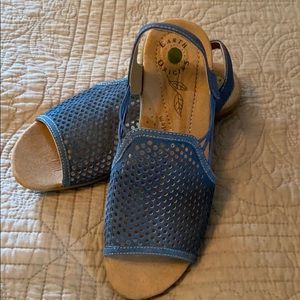 Earth Origins sandals Blue Suede size 8